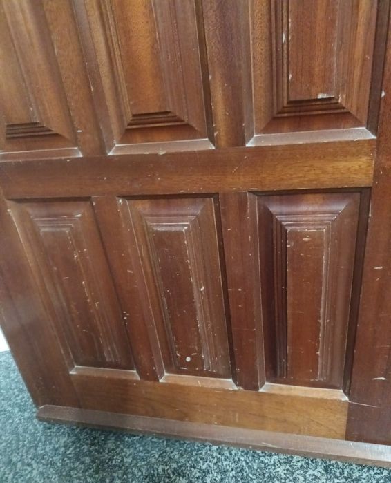 Porta de madeira entrada.