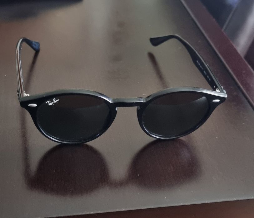 Óculos de Sol Ray-Ban modelo 2180 Preto