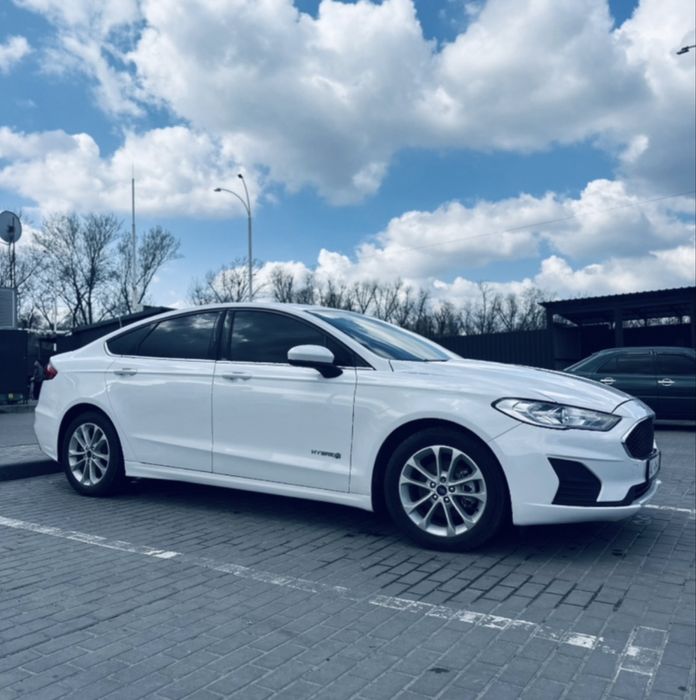 Оренда прокат таксі форд фьюжен гібрид ford fusion 2020 рік сдаю