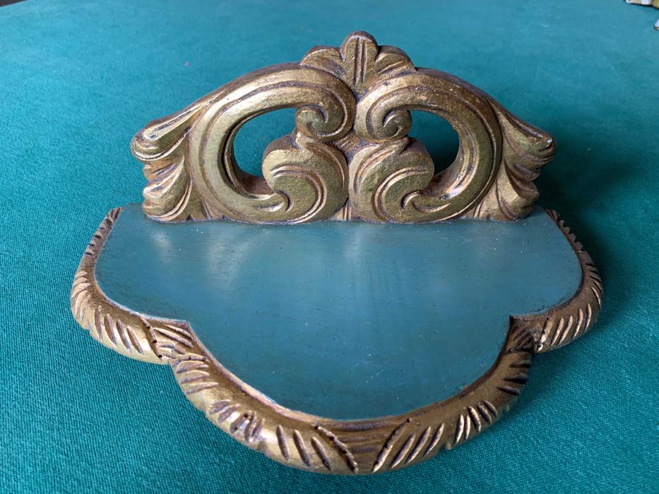 Peanha madeira esculpida à mão