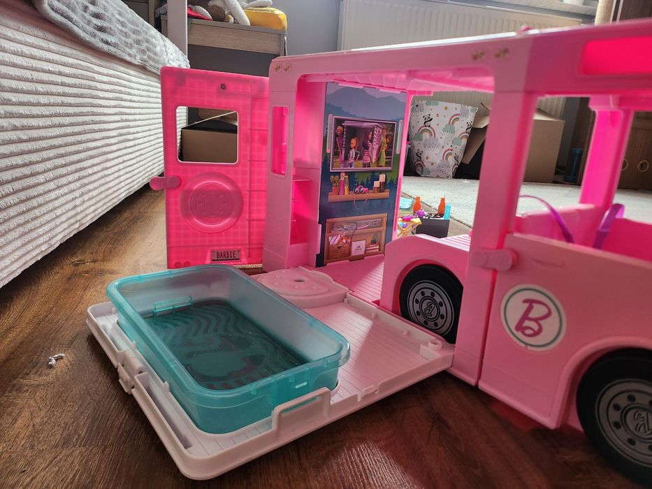 Barbie Kamper z wyposazeniem