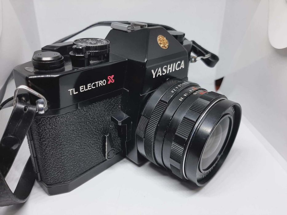 Aparat YASHICA -ELECTRO AX + Pentacon auto - 2.8/29