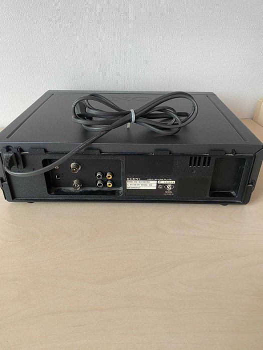 Продам відеомагнітофон SONY SLV-XA37