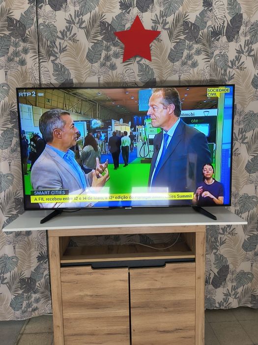 TV Samsung de 65" como nova.