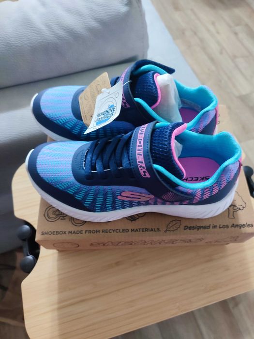 Tenis de menina da skechers novos