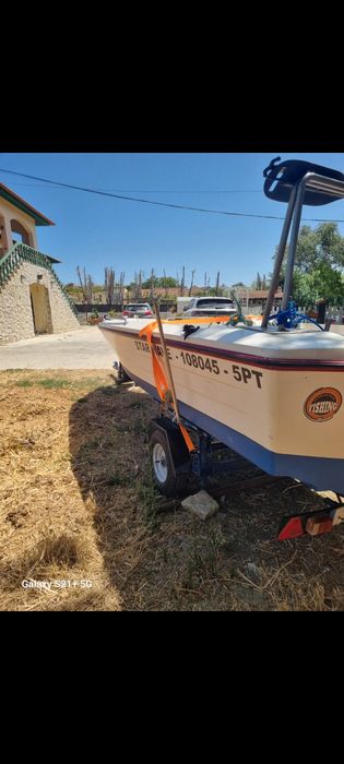 Barco fibramar 4.40 com motor 40 cvs 2 tempos
