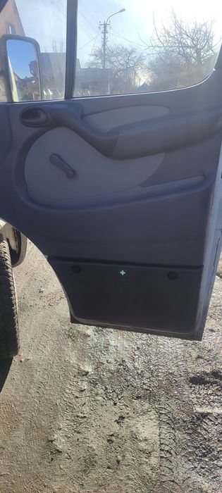 Продається Mercedes Sprinter з надійним дизельним двигуном 2.2 CDI. Ав