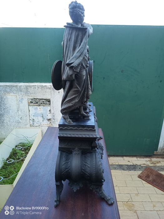 Não é sempre que se vem ao OLX ou a qualquer lado da internet e se encontra tesouros destes então assim direitinho intacto não sei digo eu
