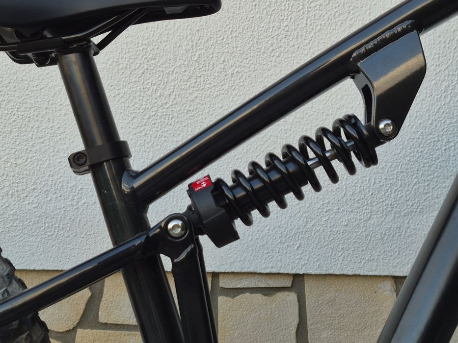 Bicicleta BTT ROCKCRIDER com dupla suspenção