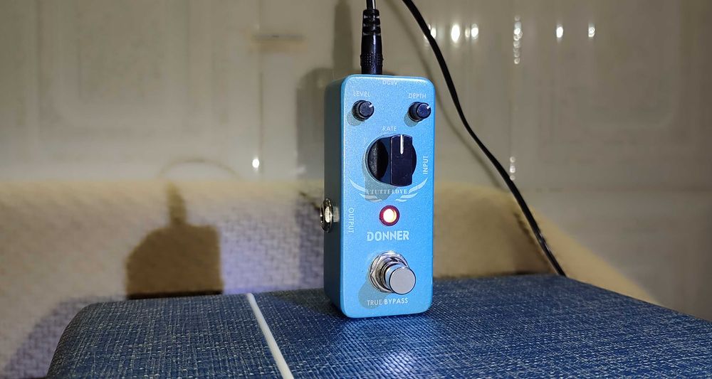 2 pedais - Soldano SLO Super Lead Overdrive - edição limitada purple + Donner Chorus Tutti Love = Boss CE-2 _ Mooer Ensemble King