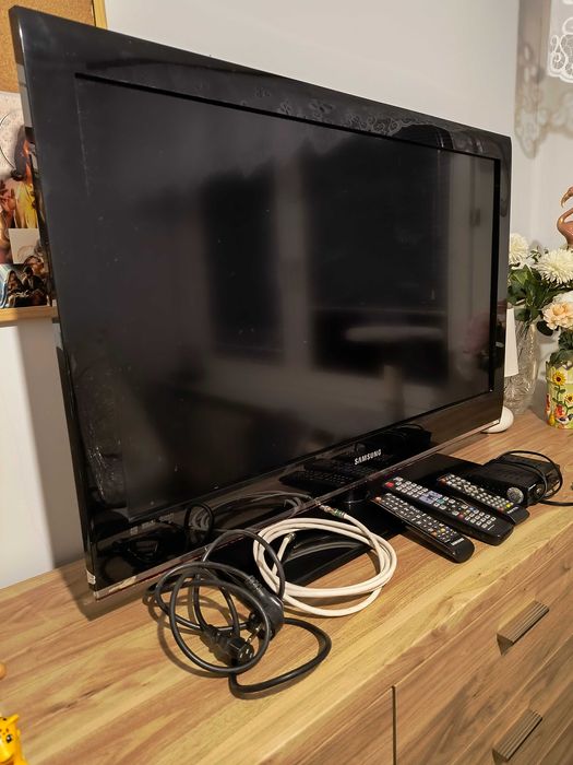 Sprzedam tv stan b dobry działa wszystko