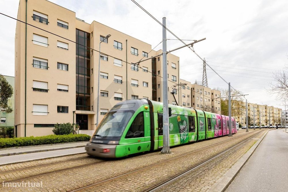 T2 Com Garagem Box, Em Senhora Da Hora, Junto Ao Metro