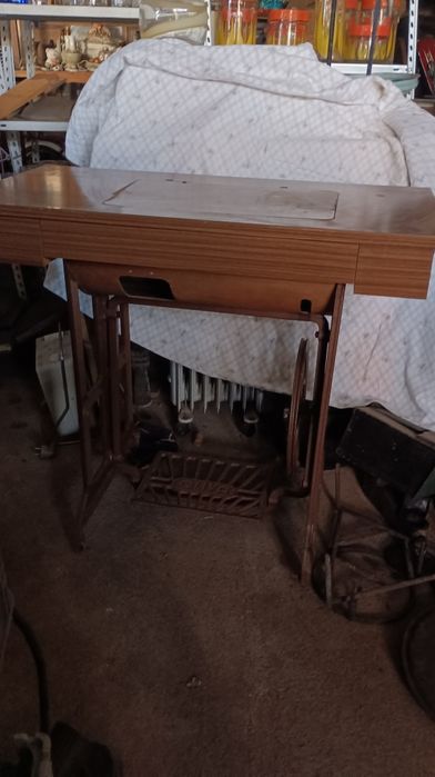 Pé e tampo de maquina de costura