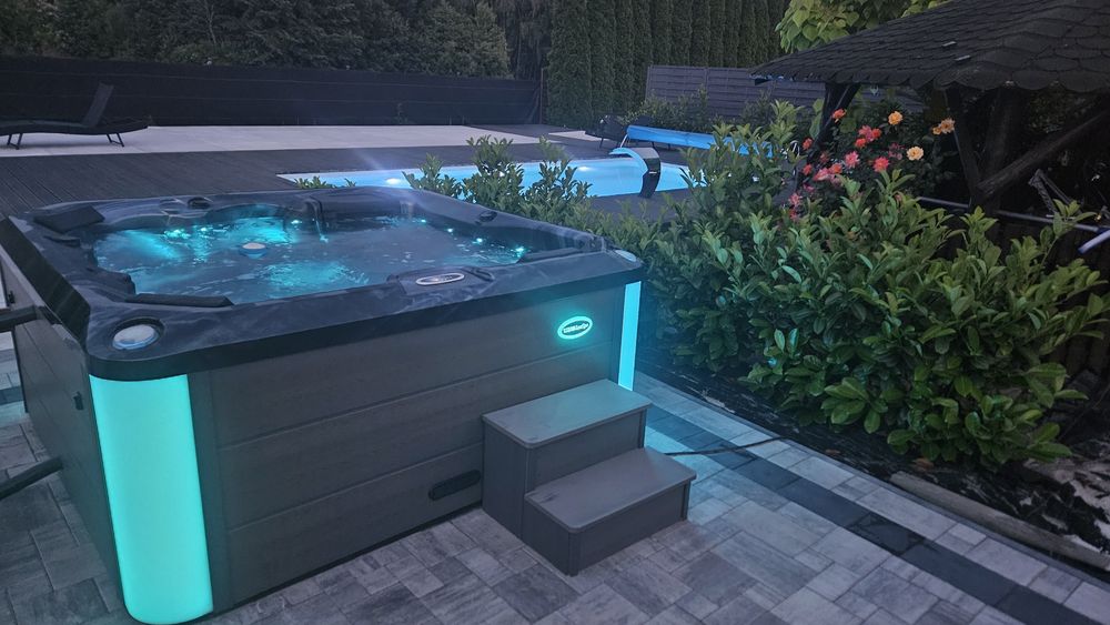 Jacuzzi ogrodowe wanna spa Tebas LuxSpa LIVSIA