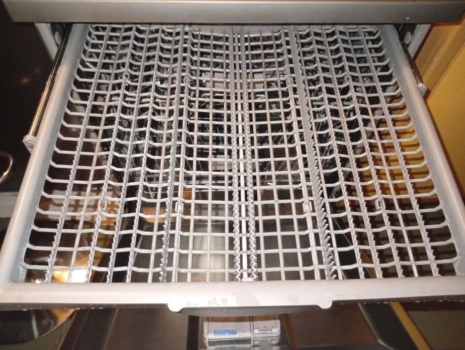 Zmywarka BEKO BDFN26526XQ 60 cm – stan bardzo dobry, 2 lata