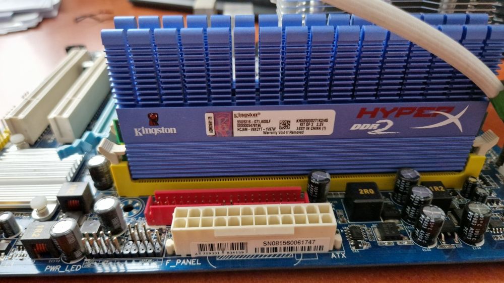 Gigabyte GA-G31M-2SL  + Intel Core 2 Quad Q6600 + 4GB  DDR2-800