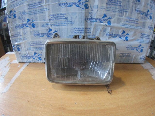Ótica / farol direita TOYOTA Dyna 150 Chassis (_Y_)