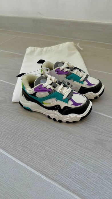 Кросівки    ZARA 23