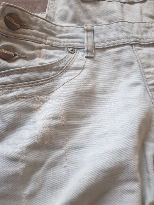 OGRODNICZKI JEANSOWE krótkie- jasny jeans (rozmiar 152)