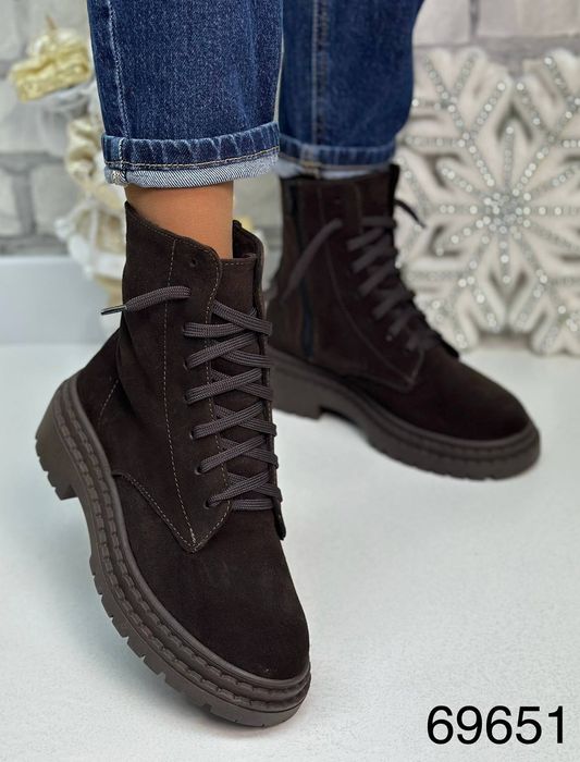 Жіночі шкіряні зимові черевики в кольорах