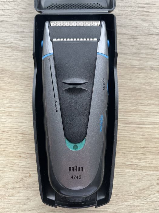 Електробритва Braun