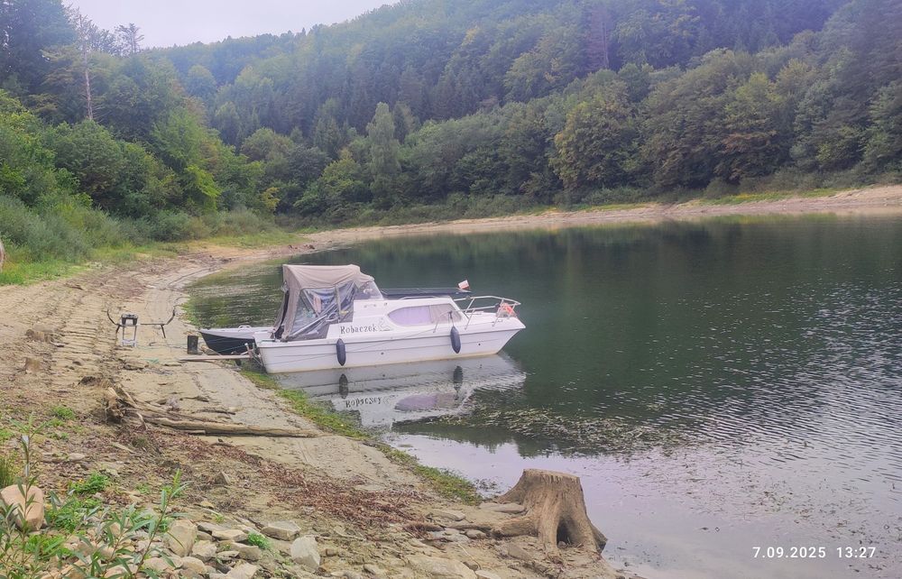 Łódź kabinowa z przyczepą zarejestrowaną