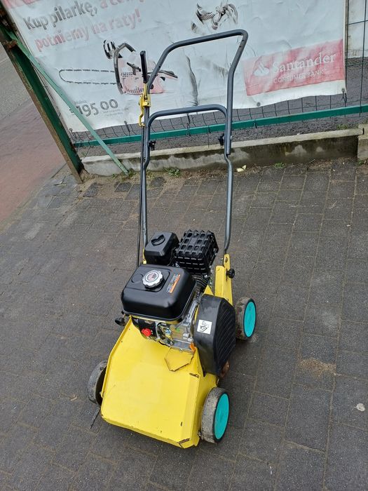 Wertykulator spalinowy