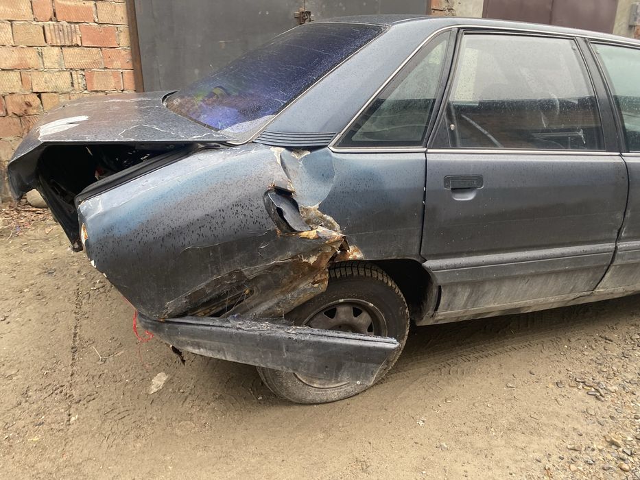 Ауди 100 89 год 2.3 бензин на запчасти
