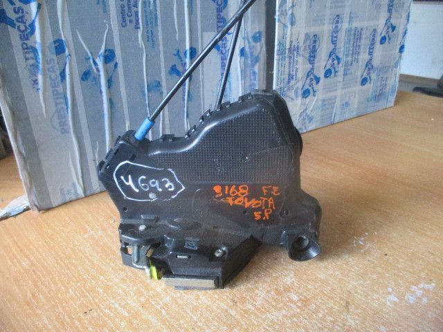 Fechadura / fecho porta frente esquerdo TOYOTA Avensis Wagon (_T25_)