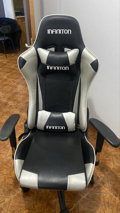 Cadeira Gamer e secretaria ikea