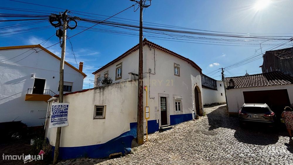 Moradia com T1+T2 Arrendados: Oportunidade no Gradil