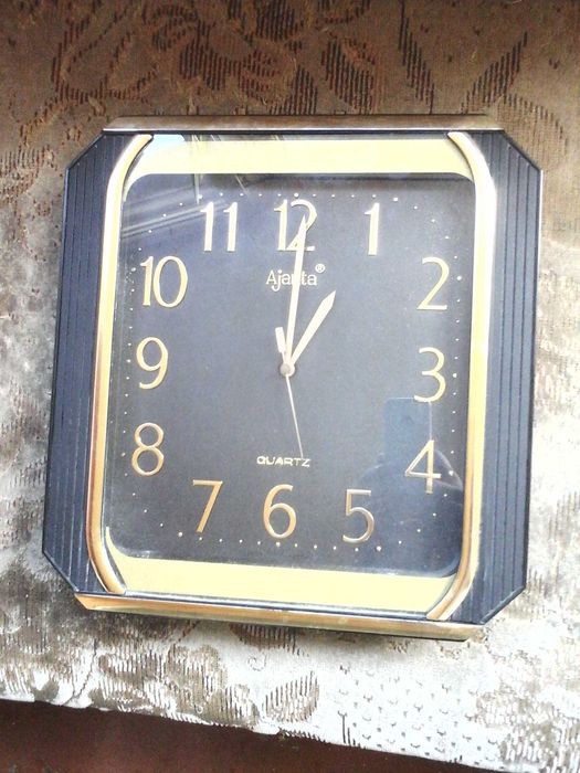 Продам часы настенные и настольные