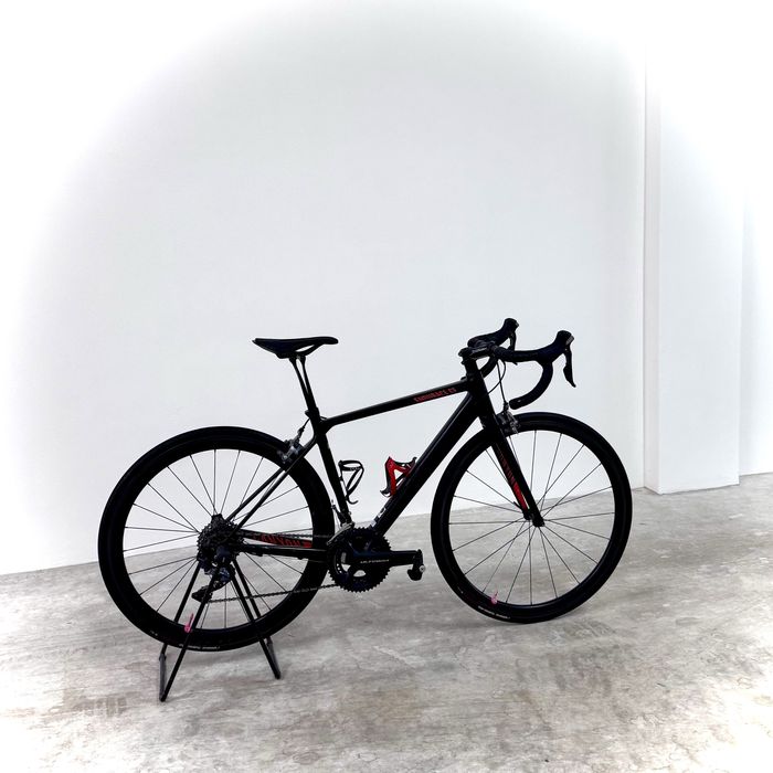 Canyon Endurace CF 9.0 com potenciometro e rodas de carbono