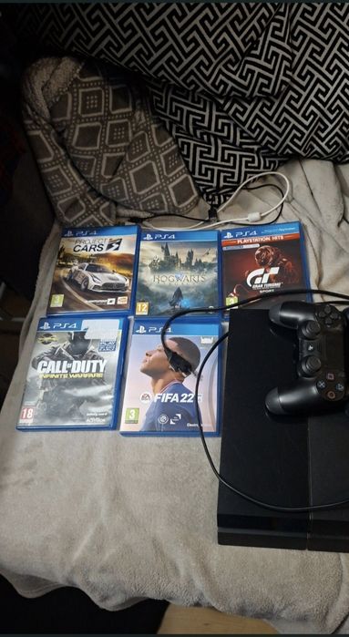 Konsola ps4 slim