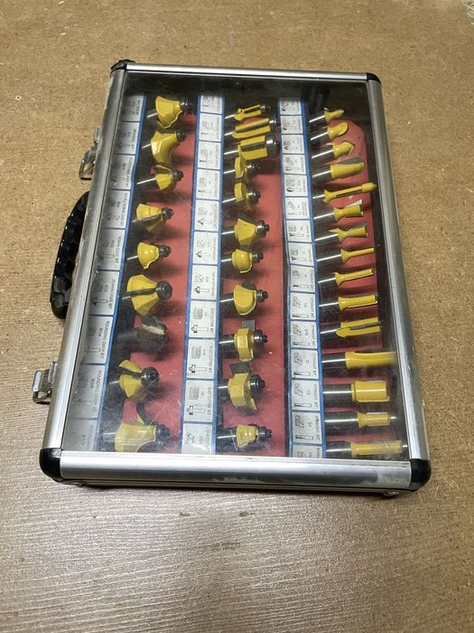 Sprzedam zestaw frezow