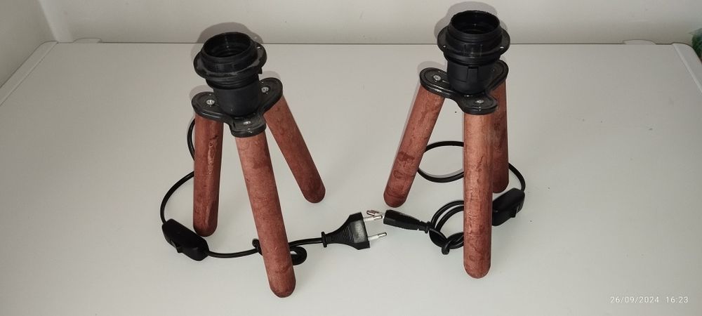 Candeeiro tripé sem abajour