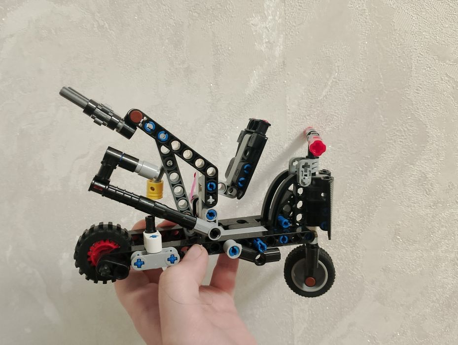 Продаю мопед стант з лего техник