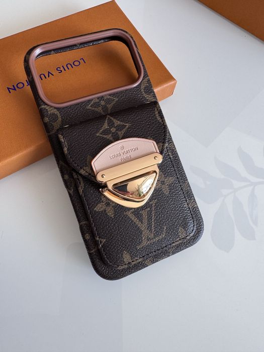 Piekne etui LV  na telefon  Iphon 17 pro max