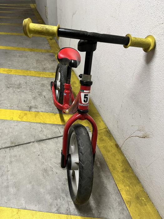 Bicicleta equilibrio Chicco First Bike vermelha (sem pedais)
