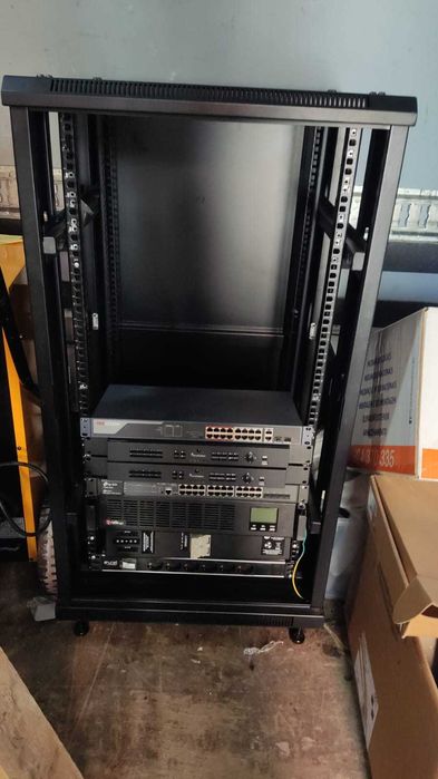 Armário Bastidor 22 unidades + material sistema videovigilancia