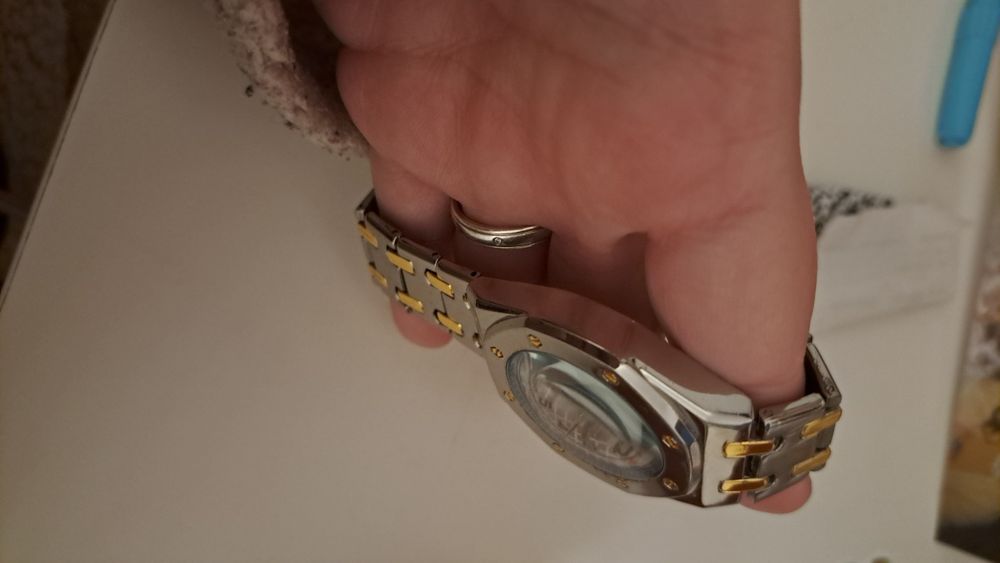 Vendo varios relógios de pulso