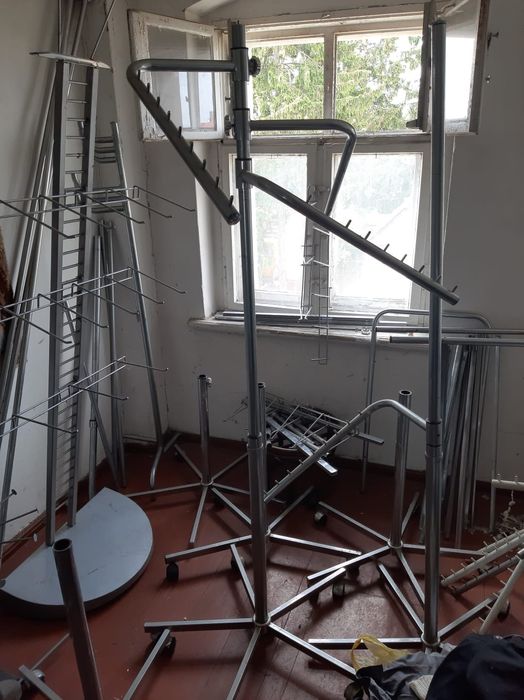 Stojak sklepowy czteroramienny