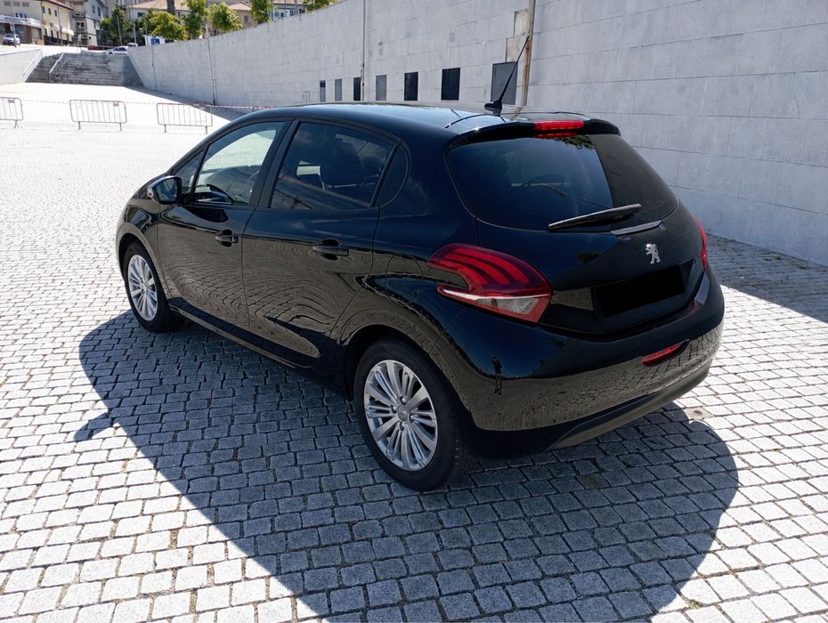 Peugeot 208 Signature 2019