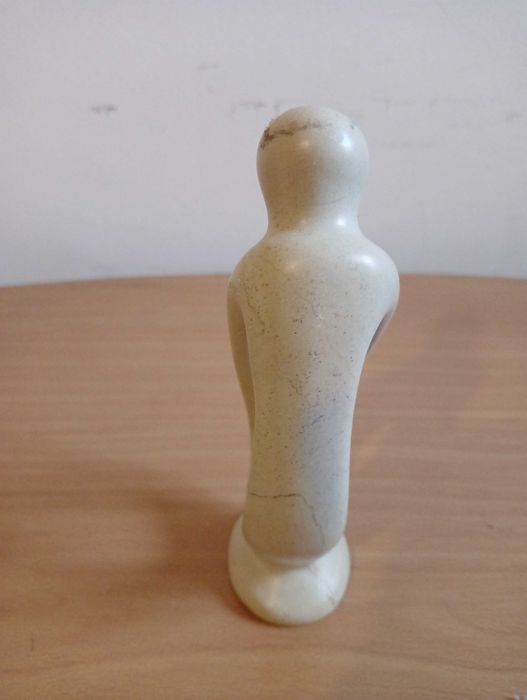 Escultura de Mãe e Filho em Pedra-sabão