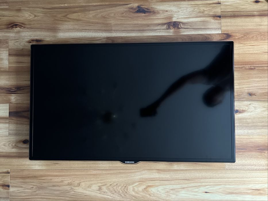 Telewizor Samsung + Dekoder DVB-T2 Skymaster + Uchwyt ścienny