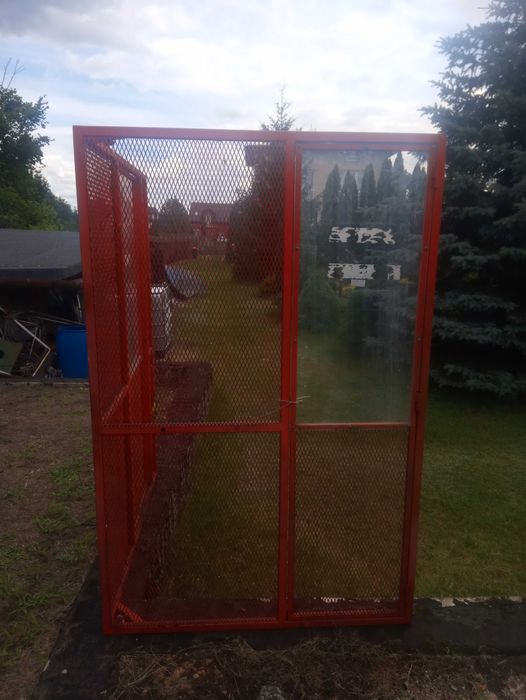 Metalowa kratka ogrodzeniowa