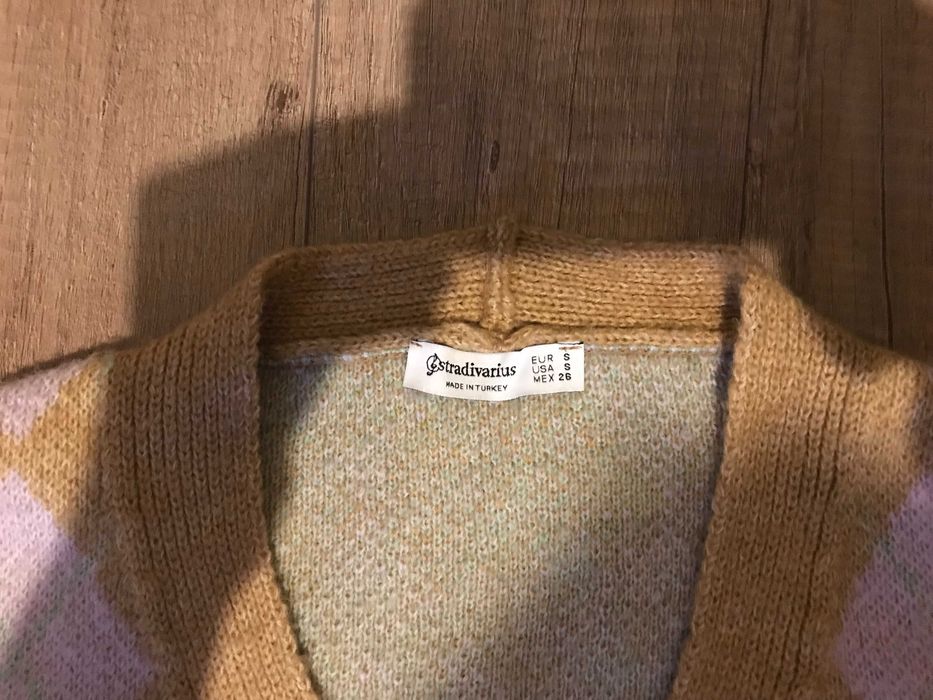Kardigan sweter w romby Stradivarius S