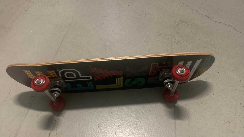 Skateboard Deeply como novo