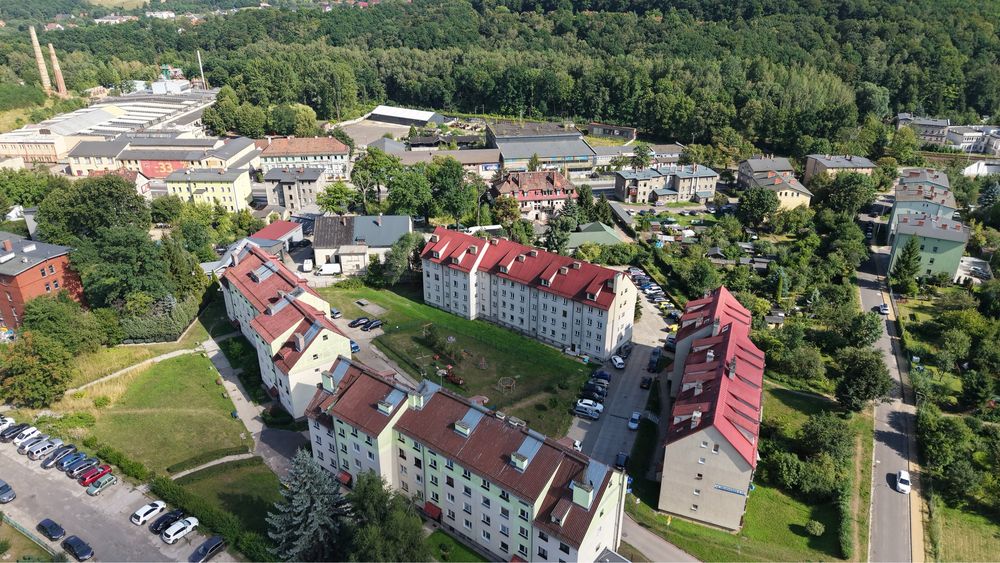 Inspekcje dronem | Dachy, elewacje, PV, działki | Foto i wideo