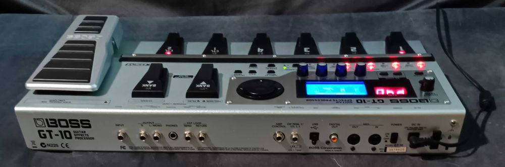 Procesor gitarowy BOSS GT-10 – legenda brzmienia!